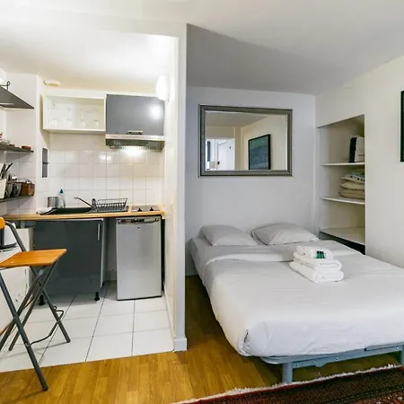 Nice And Calm Studio Nearby Alesia At The Heart Of - Welkeys *